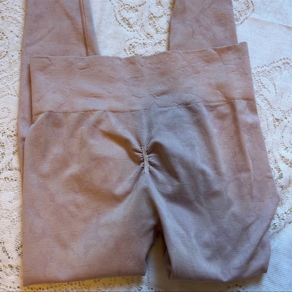 Gymshark Women's Tan Leggings - Picture 3 of 4